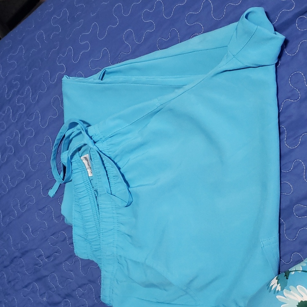 One Set Printed Scrub Top With Matching Pants. Sc… - image 3